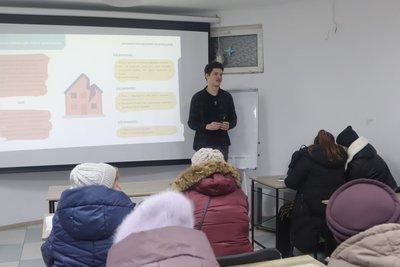 Будинок з коноплі пропонують збудувати переселенцям на Охтирщині Будинок з коноплі пропонують збудувати переселенцям на Охтирщині