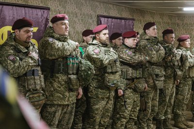 Воїнам житомирської 95-ї бригади вручили державні та відомчі нагороди Воїнам житомирської 95-ї бригади вручили державні та відомчі нагороди