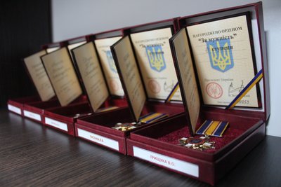 Черкаських загиблих військовослужбовців нагородили орденами Черкаських загиблих військовослужбовців нагородили орденами