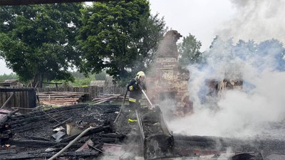 Необережність під час куріння: на Чернігівщині під час пожежі будинку загинув чоловік Необережність під час куріння: на Чернігівщині під час пожежі будинку загинув чоловік