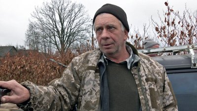 "Корови каждий день падають з моста": на Волині жителі села самостійно ремонтують нічийний міст
