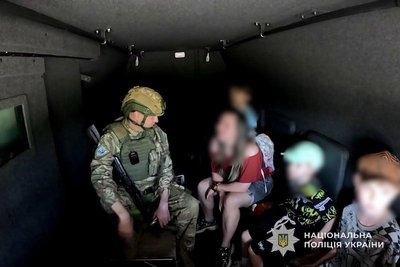 «Білі янголи» евакуювали дві сім’ї з Нікопольського району Дніпропетровщини «Білі янголи» евакуювали дві сім’ї з Нікопольського району Дніпропетровщини