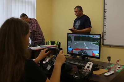 Єдина на Хмельниччині автошкола навчає водіїв з інвалідністю Єдина на Хмельниччині автошкола навчає водіїв з інвалідністю