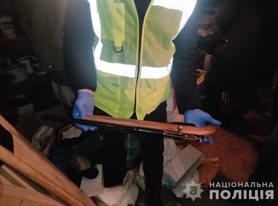 На Житомирщині поліцейські вилучили зброю, боєприпаси та наркотики під час обшуків На Житомирщині поліцейські вилучили зброю, боєприпаси та наркотики під час обшуків