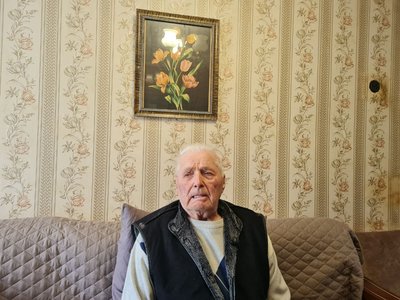 Сторічний житомирянин Віктор Поліщук без окулярів читає книги, користується інтернетом і мандрує Сторічний житомирянин Віктор Поліщук без окулярів читає книги, користується інтернетом і мандрує