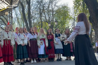 Пісні, українські традиції та допомога ЗСУ: як в Одесі відзначили другий день Великодня Пісні, українські традиції та допомога ЗСУ: як в Одесі відзначили другий день Великодня