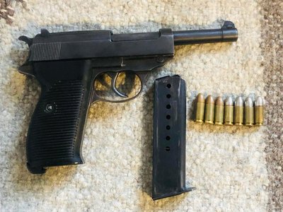 На Франківщині поліцейські вилучили в чоловіка зброю та патрони На Франківщині поліцейські вилучили в чоловіка зброю та патрони