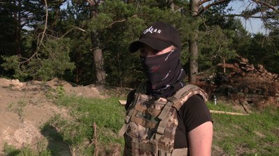"Війна досі триває": як цивільних навчають основ тактичної підготовки на Рівненщині "Війна досі триває": як цивільних навчають основ тактичної підготовки на Рівненщині