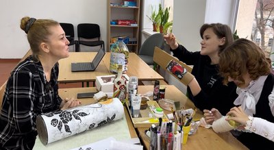 Розписують гільзи з фронту та передають їх на благодійність Розписують гільзи з фронту та передають їх на благодійність