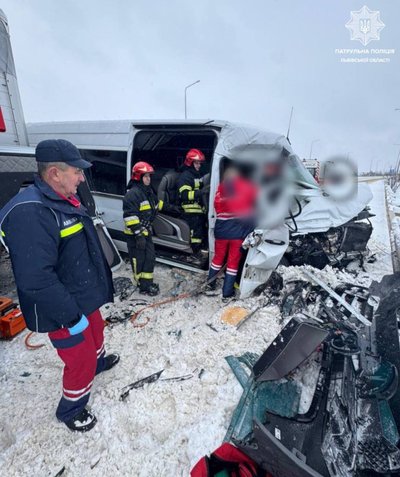 На автодорозі Львів-Краківець сталася ДТП: патрульні регулюють рух на ділянці На автодорозі Львів-Краківець сталася ДТП: патрульні регулюють рух на ділянці