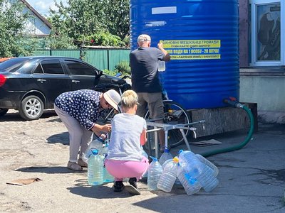 "Смердить болотом". Коли вода з новозбудованого водогону для жителів Марганця стане справді питною "Смердить болотом". Коли вода з новозбудованого водогону для жителів Марганця стане справді питною