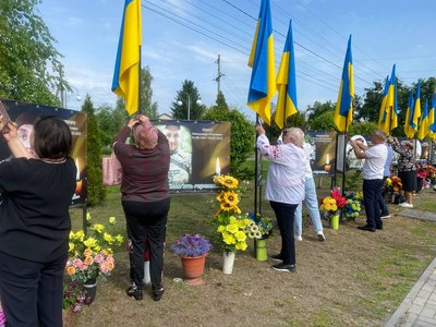 "Вишита стрічка памʼяті": у громаді на Черкащині вшанували полеглих захисників "Вишита стрічка памʼяті": у громаді на Черкащині вшанували полеглих захисників