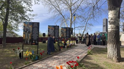Історія мужності та самопожертви: у селі на Черкащині відкрили Алеї Героїв Історія мужності та самопожертви: у селі на Черкащині відкрили Алеї Героїв