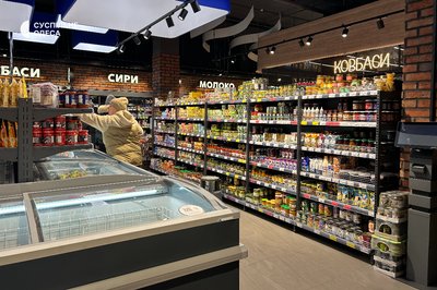 "Люди бояться, що не буде продуктів": чи є ажіотаж у магазинах Ізмаїла після перекриття траси Одеса-Рені через атаку РФ "Люди бояться, що не буде продуктів": чи є ажіотаж у магазинах Ізмаїла після перекриття траси Одеса-Рені через атаку РФ