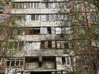 Порвало контактну мережу, вибиті вікна у багатоповерхівці: наслідки атаки на Дніпро Порвало контактну мережу, вибиті вікна у багатоповерхівці: наслідки атаки на Дніпро