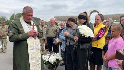 Із 29-річним навідником Романом Літвинюком попрощалися у Володимирецькій громаді на Рівненщині Із 29-річним навідником Романом Літвинюком попрощалися у Володимирецькій громаді на Рівненщині