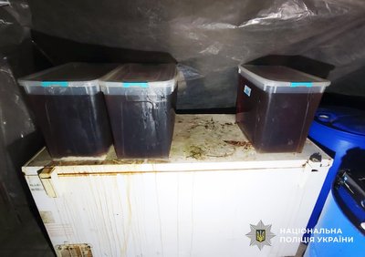 Вилучили понад 7 кілограмів психотропів: на Житомирщині поліція заявила про припинення роботи нарколабораторії Вилучили понад 7 кілограмів психотропів: на Житомирщині поліція заявила про припинення роботи нарколабораторії