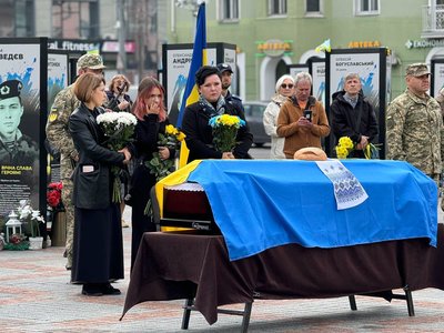 З військовими Євгеном Гайдученком та Олександром Чепелем попрощались у Рівному З військовими Євгеном Гайдученком та Олександром Чепелем попрощались у Рівному