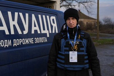 "Тут небезпечно, краще бігти звідси". З прифронтової громади Дніпропетровщини евакуювали родину з чотирма дітьми "Тут небезпечно, краще бігти звідси". З прифронтової громади Дніпропетровщини евакуювали родину з чотирма дітьми
