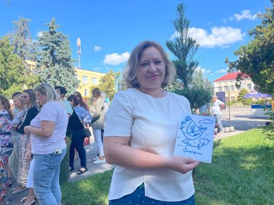 На Тернопільщині відкрили благодійну виставку плакатиста з Естонії, який живе в Україні На Тернопільщині відкрили благодійну виставку плакатиста з Естонії, який живе в Україні