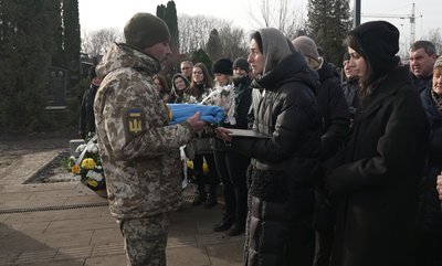 Прапор України, Грамота пошани і скорботи, похорон Кота Характерника Прапор України, Грамота пошани і скорботи, похорон Кота Характерника