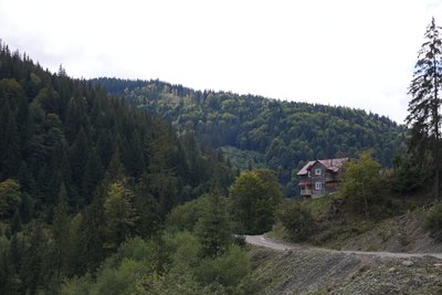 Село Зелене, Верховинський район, Карпати, гори, дорога, будинок, негазифіковане село Село Зелене, Верховинський район, Карпати, гори, дорога, будинок, негазифіковане село