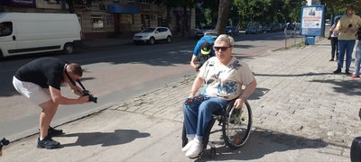 У Житомирі перевіряли рівень безбар'єрності громадського транспорту й амбулаторій для людей на кріслах колісних У Житомирі перевіряли рівень безбар'єрності громадського транспорту й амбулаторій для людей на кріслах колісних