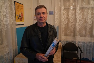 "Ми за пошту зубами гризти будемо". Як працює остання поштарка в прифронтовій Гаврилівці на СИнельниківщині "Ми за пошту зубами гризти будемо". Як працює остання поштарка в прифронтовій Гаврилівці на СИнельниківщині