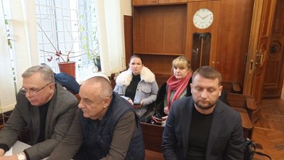 У Житомирі на суді оголосили висновки експертиз про стан психічного здоров'я обвинувачених у справі про вбивство дитини У Житомирі на суді оголосили висновки експертиз про стан психічного здоров'я обвинувачених у справі про вбивство дитини