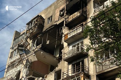 "Нас кинули": одесити не можуть повернутись у свої квартири після удару