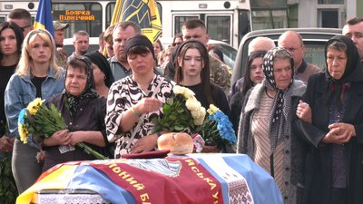 У Рівному попрощалися з військовими Тарасом Лазарчуком, Миколою Войтовичем та Сергієм Тлучкевичем У Рівному попрощалися з військовими Тарасом Лазарчуком, Миколою Войтовичем та Сергієм Тлучкевичем