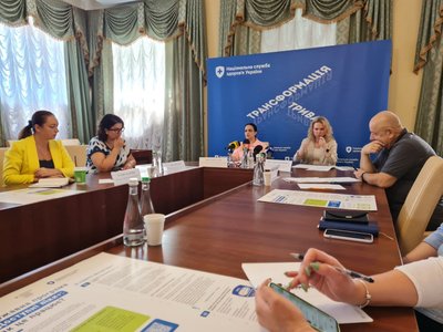 Наталія Гусак каже, що за програмою "Доступні ліки" пацієнти безоплатно або з невеликою доплатою можуть придбати більш як пів тисячі препаратів Наталія Гусак каже, що за програмою "Доступні ліки" пацієнти безоплатно або з невеликою доплатою можуть придбати більш як пів тисячі препаратів