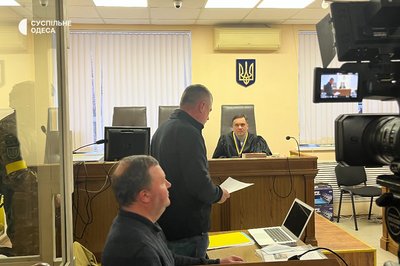 Буде сидіти під вартою Буде сидіти під вартою