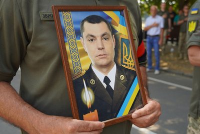 В Ужгороді попрощалися із полеглим захисником Олександром Карповим В Ужгороді попрощалися із полеглим захисником Олександром Карповим