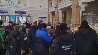 У Вінницю привезли "Золотий м'яч" Андрія Шевченка У Вінницю привезли "Золотий м'яч" Андрія Шевченка