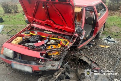 13-річна дівчинка у лікарні: на Черкащині зіштовхнулися три автомобілі 13-річна дівчинка у лікарні: на Черкащині зіштовхнулися три автомобілі
