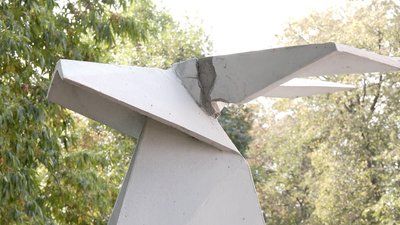 Евакуювали через загострення військових дій на Донеччині: у Вінницю привезли скульптуру двометрового оленя Евакуювали через загострення військових дій на Донеччині: у Вінницю привезли скульптуру двометрового оленя