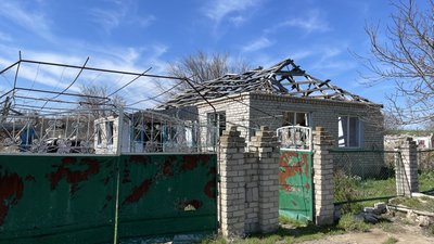 Пошкоджений будинок Олени Пошкоджений будинок Олени