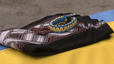 Мріяв одягнути вишиванку і навідати маму: з воїном зі Шрі-Ланки попрощалися на Рівненщині Мріяв одягнути вишиванку і навідати маму: з воїном зі Шрі-Ланки попрощалися на Рівненщині
