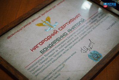 Привезли Пономарьов, Дзідзьо і Горбунов: міський голова Черкас отримав відзнаку Привезли Пономарьов, Дзідзьо і Горбунов: міський голова Черкас отримав відзнаку