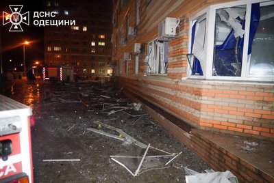 Унаслідок атаки дронів в Одесі пошкоджені житлові будинки, є поранені та загиблі Унаслідок атаки дронів в Одесі пошкоджені житлові будинки, є поранені та загиблі