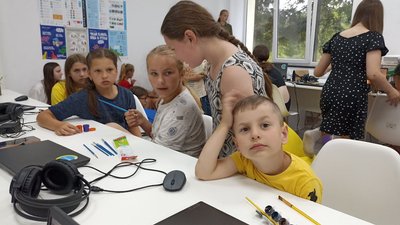 Діти можуть грати і в комп'ютерні ігри, і в настільні Діти можуть грати і в комп'ютерні ігри, і в настільні