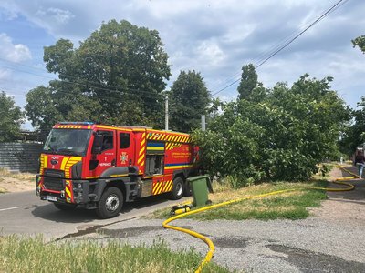 Пожежа на вулиці Байди Вишневецького у Черкасах: на місці працюють рятувальники Пожежа на вулиці Байди Вишневецького у Черкасах: на місці працюють рятувальники