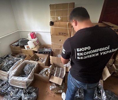 На Львівщині правоохоронці викрили незаконний продаж електронних цигарок через мережу магазинів На Львівщині правоохоронці викрили незаконний продаж електронних цигарок через мережу магазинів