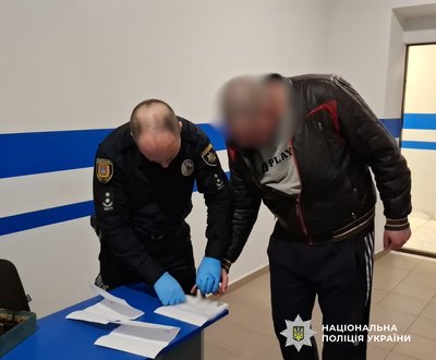 За 10 тис. доларів: на Одещині підозрюють чоловіка у переправленні військовозобов’язаного до Молдови За 10 тис. доларів: на Одещині підозрюють чоловіка у переправленні військовозобов’язаного до Молдови