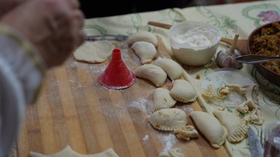 "З маком та ще й з медовою підливкою". У Сумах готували вареники "З маком та ще й з медовою підливкою". У Сумах готували вареники