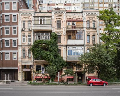 Росіяни зруйнували дронами-камікадзе 120-річний будинок у центрі Києва Росіяни зруйнували дронами-камікадзе 120-річний будинок у центрі Києва