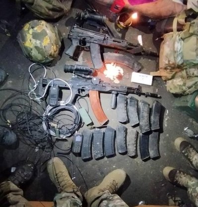 Боєприпаси, шеврони та особисті речі: що у російських окопах знайшов військовий ЗСУ з Хмельниччини