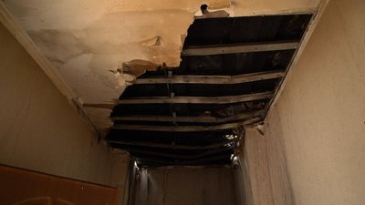 «Квартири заливає дощем»: у Кропивницькому вигорілий понад два місяці тому будинок залишається без даху «Квартири заливає дощем»: у Кропивницькому вигорілий понад два місяці тому будинок залишається без даху