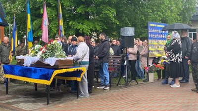 На Чернігівщині поховали військових Олександра Подія, Андрія Супруна, Олександра Погуляйла та Сергія Цибульського На Чернігівщині поховали військових Олександра Подія, Андрія Супруна, Олександра Погуляйла та Сергія Цибульського